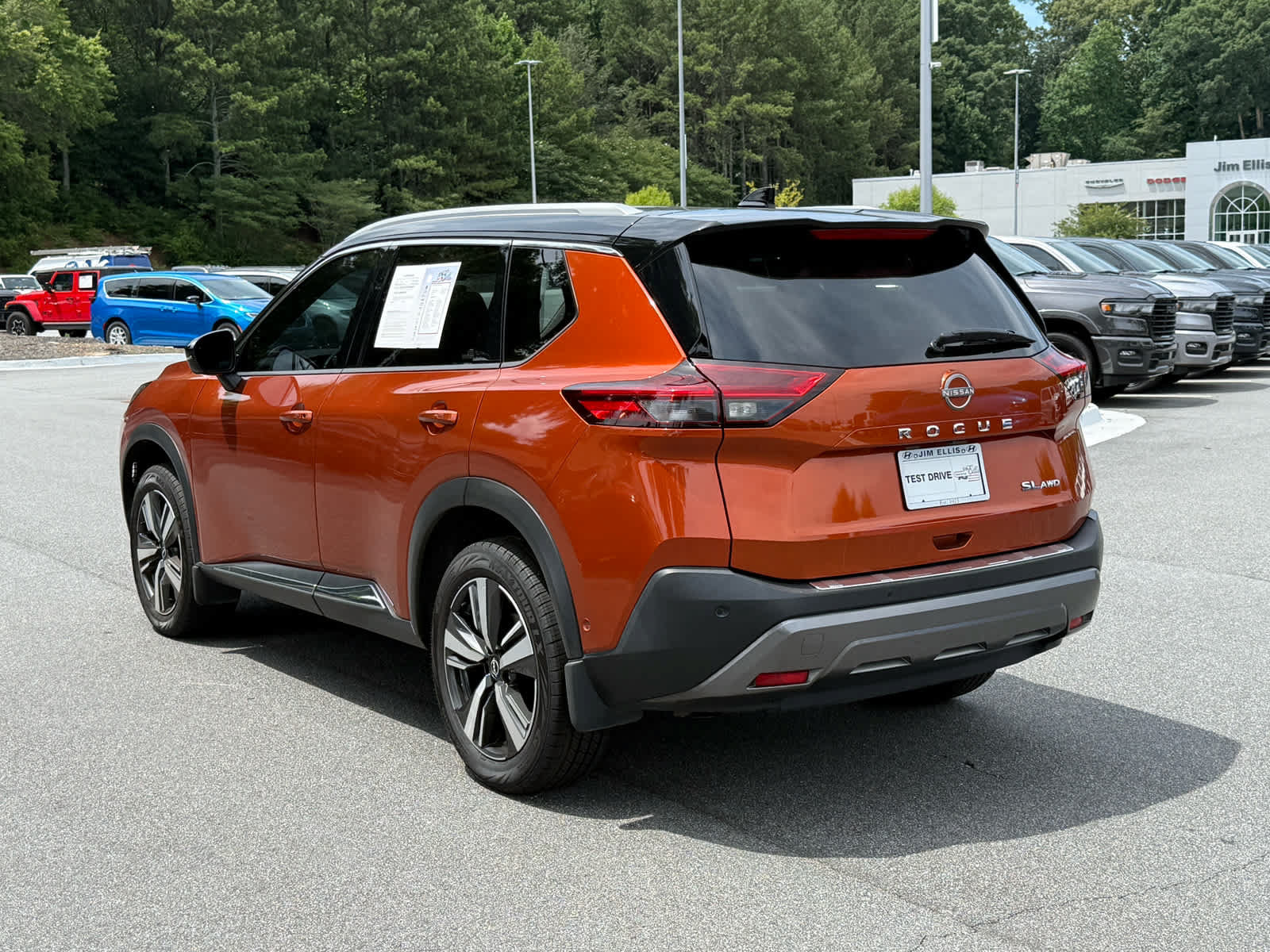 Used 2023 Nissan Rogue SL w/ SL Premium Package AWD/4WD image 3