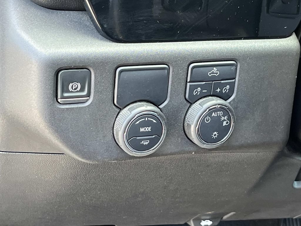Used 2025 Chevrolet Silverado 1500 LT RWD image 28