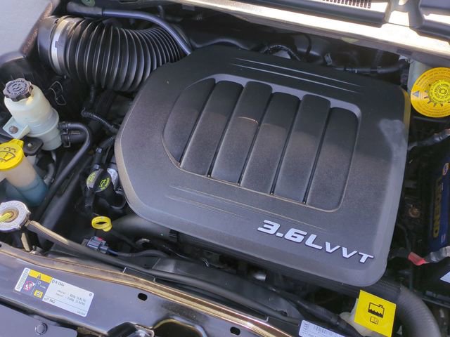 Used 2014 Chrysler Town & Country Touring-L w/ Driver Convenience Group image 29