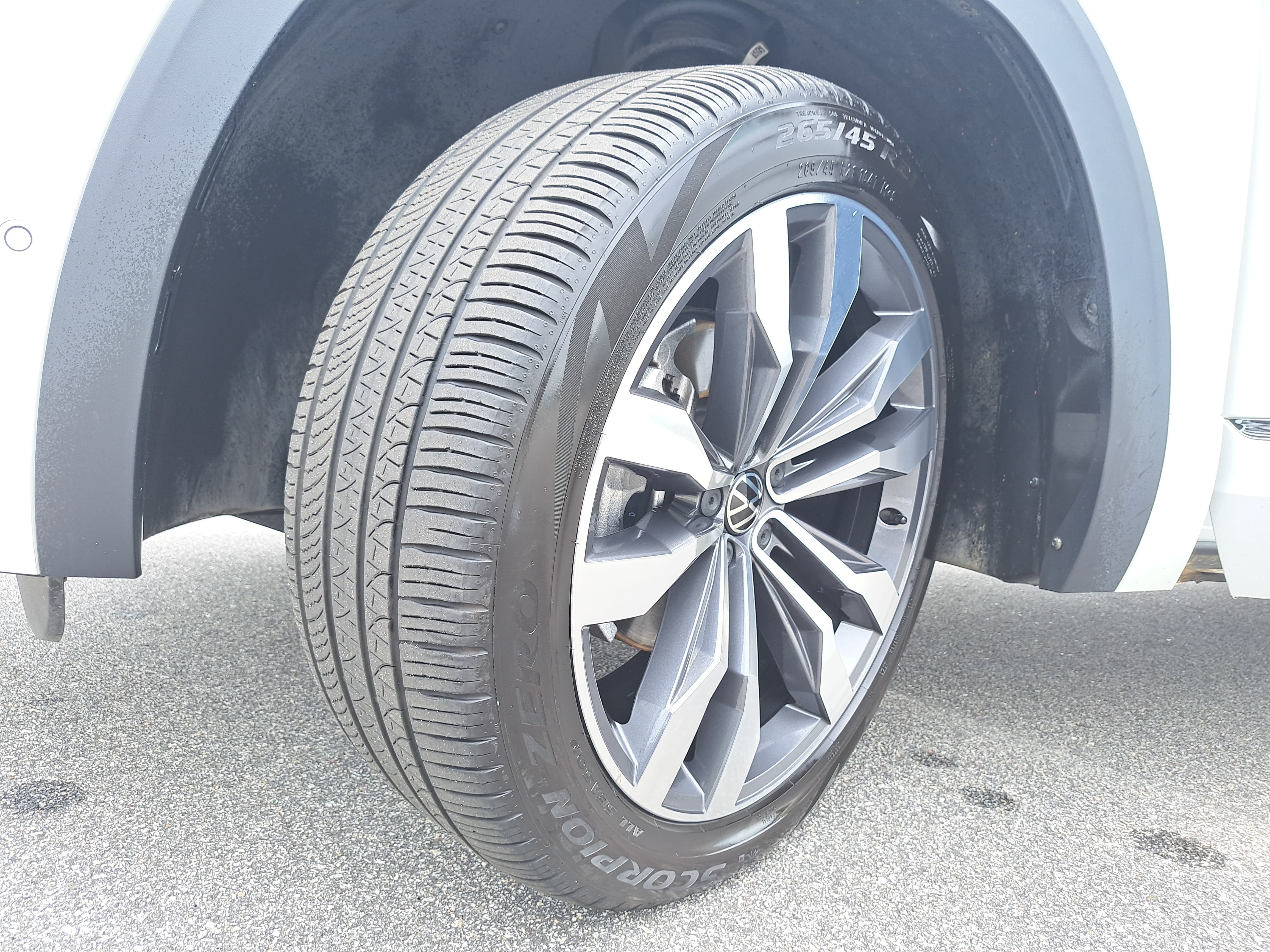 Used 2023 Volkswagen Atlas SEL Premium AWD/4WD image 32