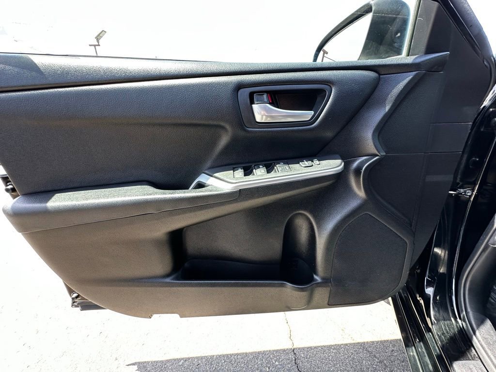 Used 2017 Toyota Camry SE FWD image 13