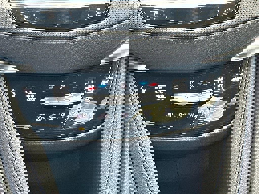 New 2025 Cadillac XT5 Luxury image 21