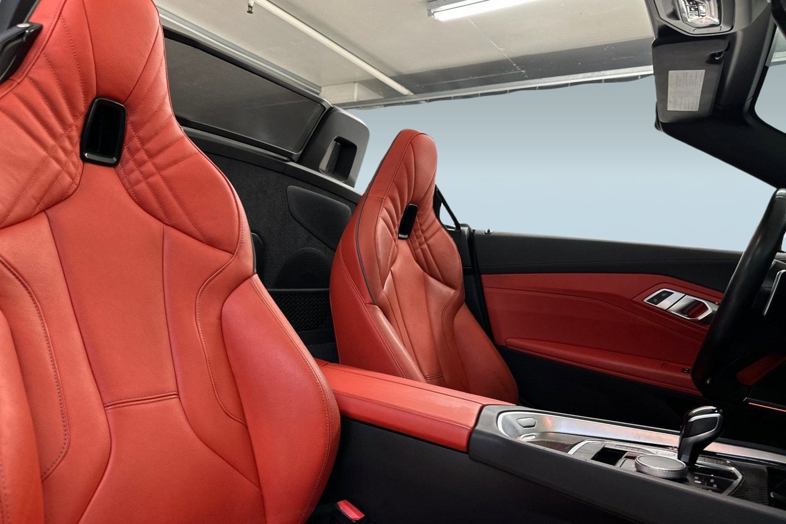 Used 2024 BMW Z4 M40i w/ Shadowloine Package image 28