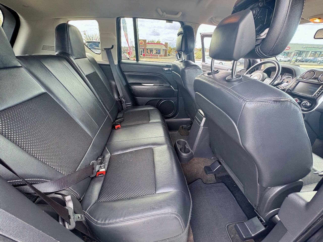 Used 2014 Jeep Compass Latitude FWD image 31