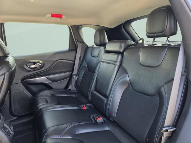 Used 2019 Jeep Cherokee Latitude Plus w/ Comfort/Convenience Group FWD image 22