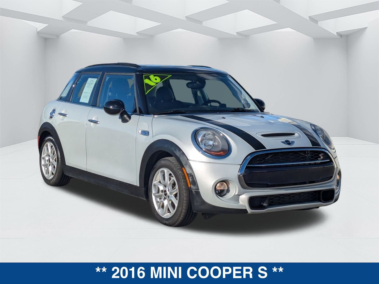 Used 2016 MINI Cooper S image 2