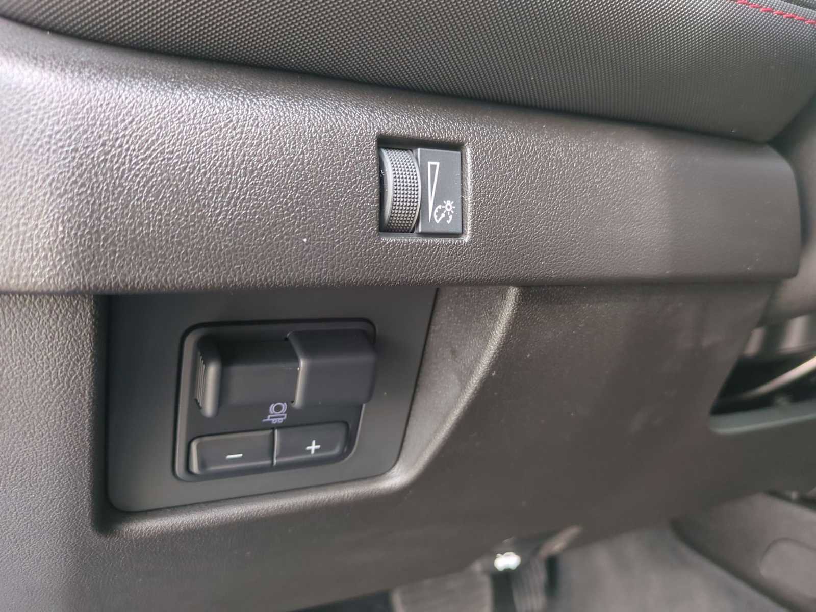 Used 2023 Chevrolet Colorado Z71 w/ Z71 Convenience Package 2 image 35