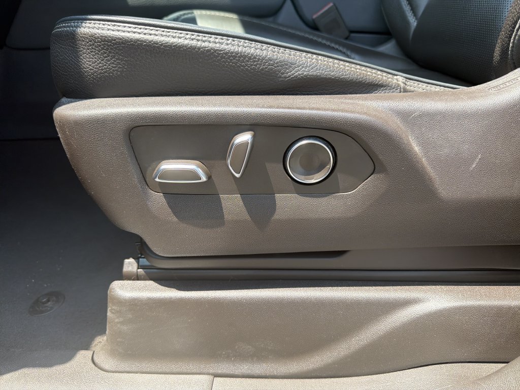 Used 2023 GMC Yukon Denali RWD image 10