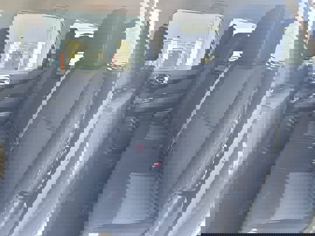 Used 2020 Nissan Pathfinder SV image 21