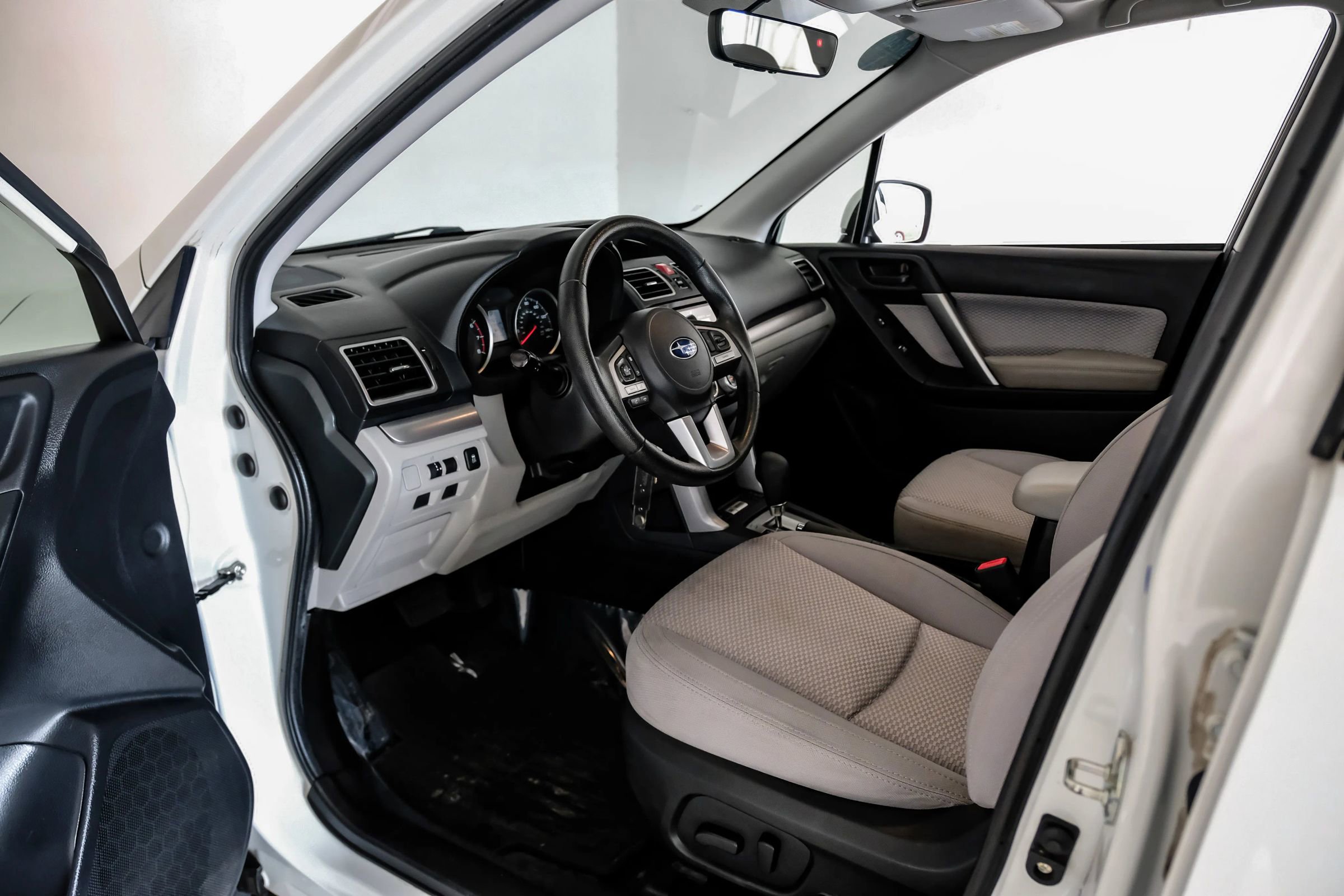 Used 2018 Subaru Forester 2.5i Premium w/ Popular Package #2A AWD/4WD image 2