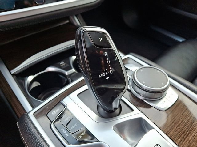 Used 2020 BMW 745e xDrive image 16