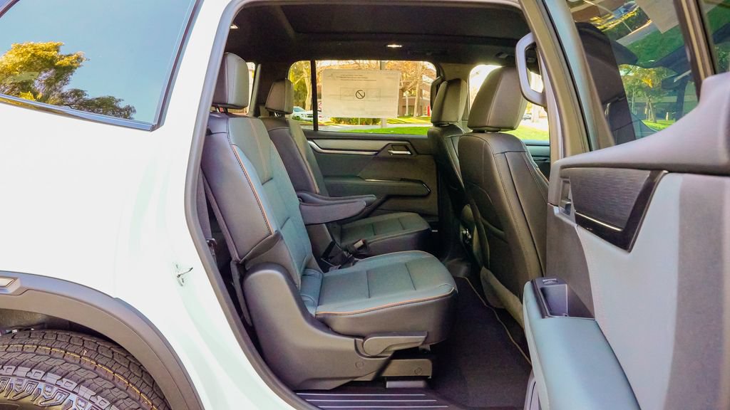 Used 2026 GMC Acadia AT4 w/ Super Cruise Package AWD/4WD image 13