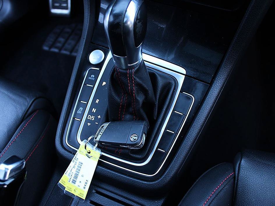 Used 2015 Volkswagen GTI SE w/ Lighting Package (SEL) FWD image 19
