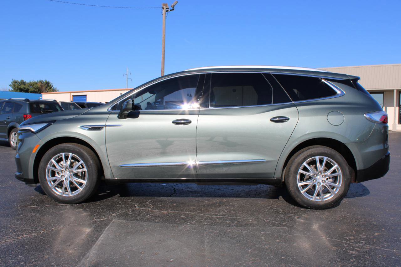 Used 2022 Buick Enclave Premium w/ Experience Buick Package FWD image 11
