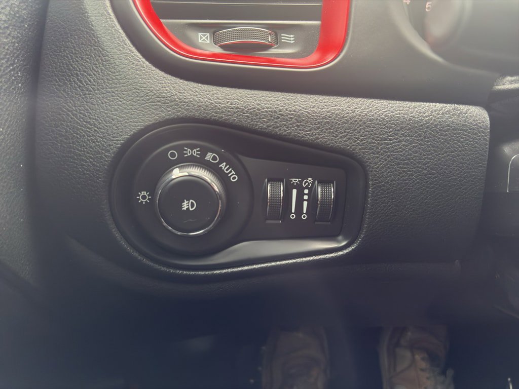 Used 2019 Jeep Renegade Trailhawk w/ LED Lighting Group AWD/4WD image 10