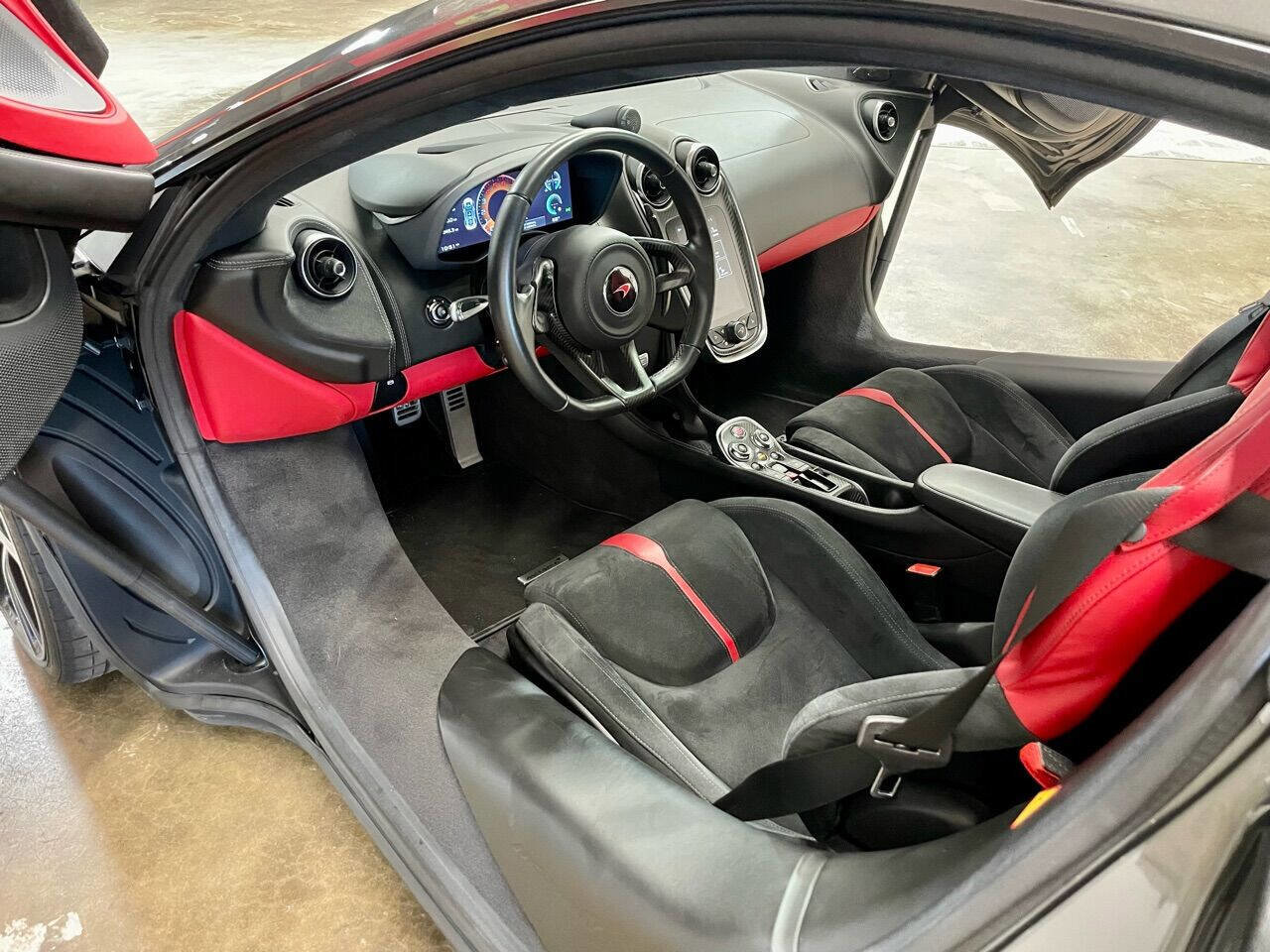 Used 2017 McLaren 570S image 11