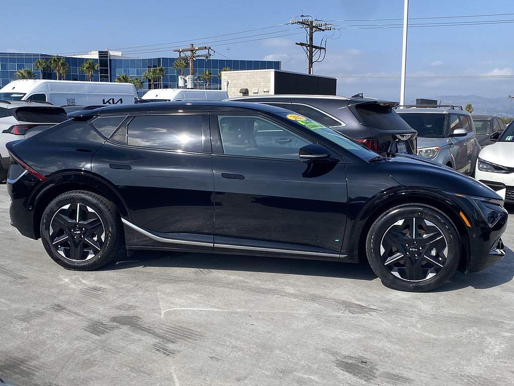 Used 2025 Kia EV6 Wind RWD image 2