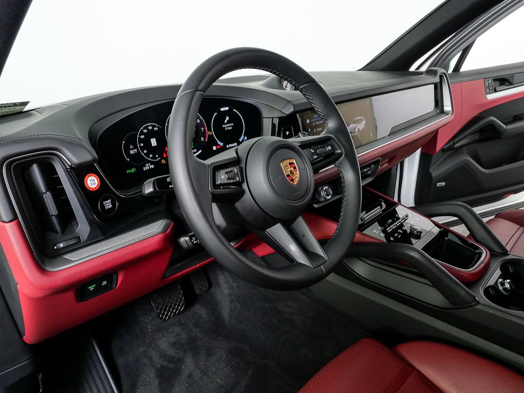 Certified 2024 Porsche Cayenne AWD/4WD image 4