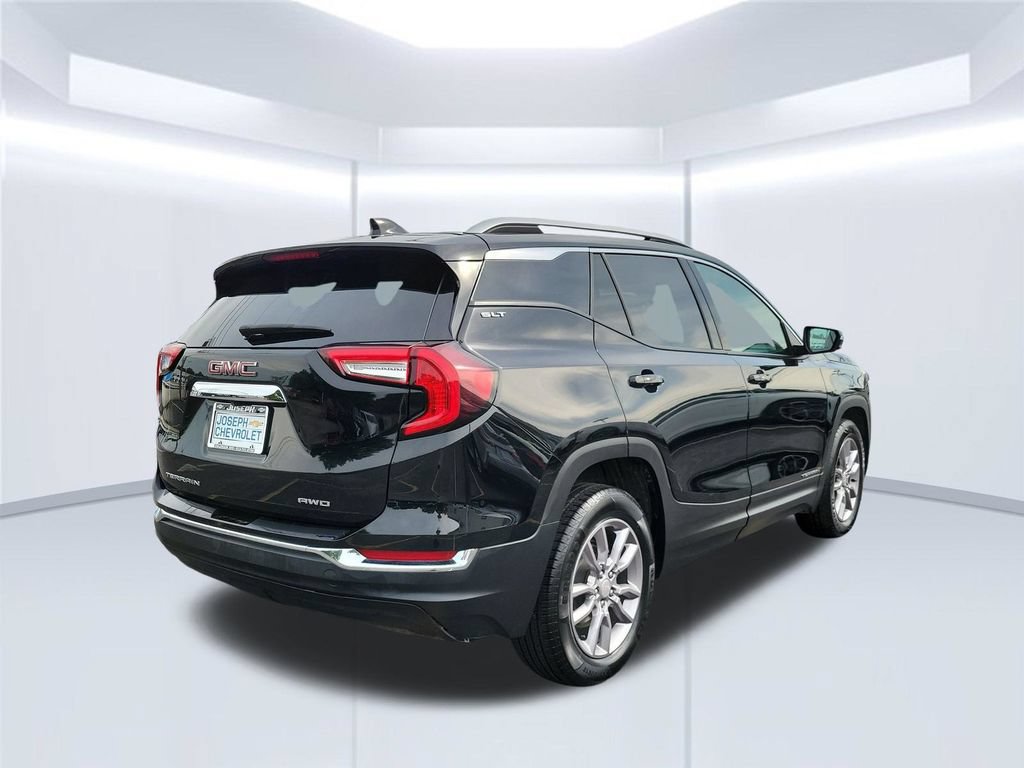 Used 2024 GMC Terrain SLT AWD/4WD image 5