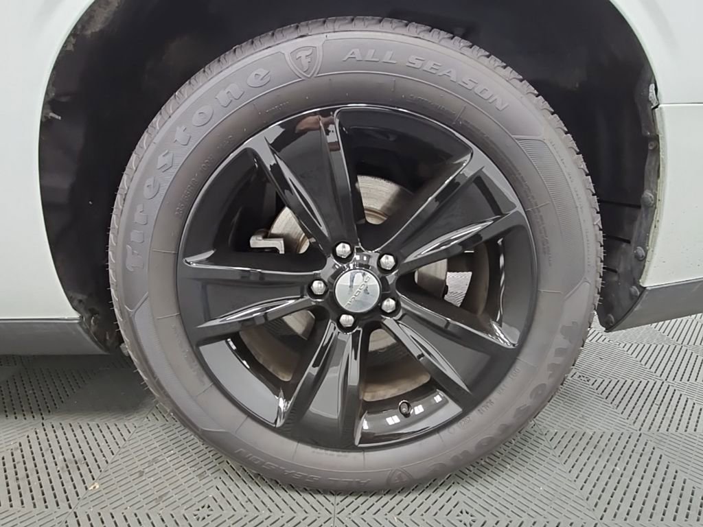 Used 2015 Dodge Challenger SXT image 34