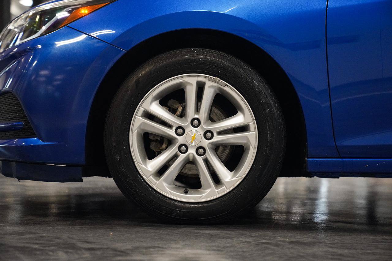 Used 2017 Chevrolet Cruze LT FWD image 9