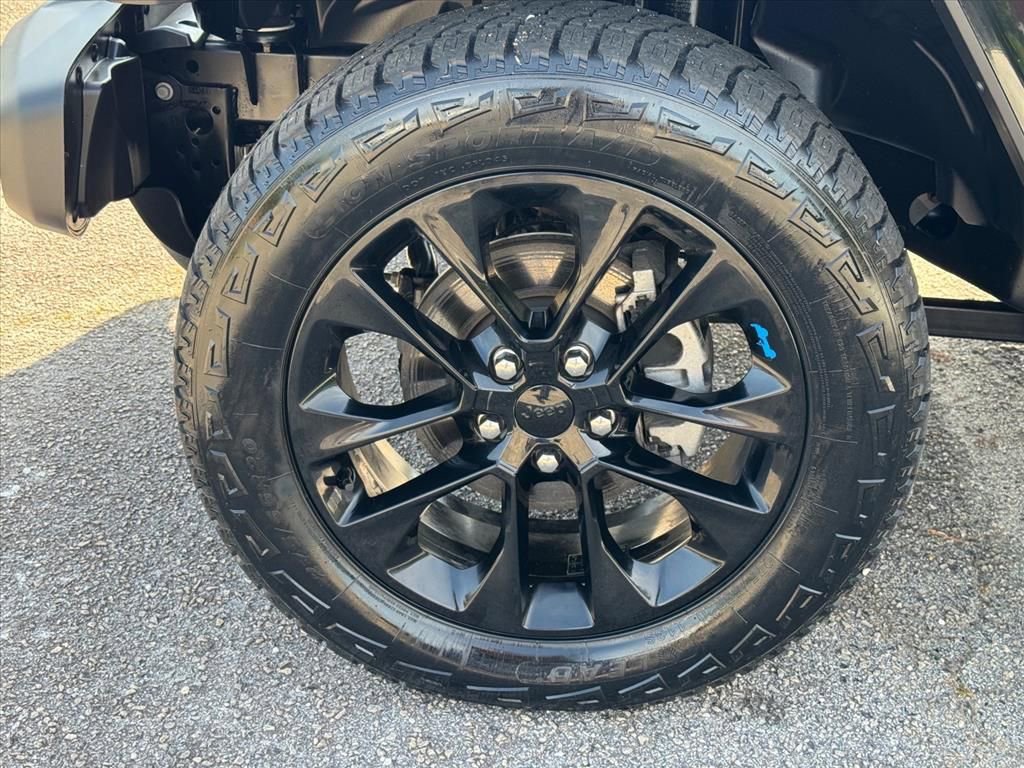 Used 2022 Jeep Wrangler Unlimited Sahara w/ Cold Weather Group AWD/4WD image 9