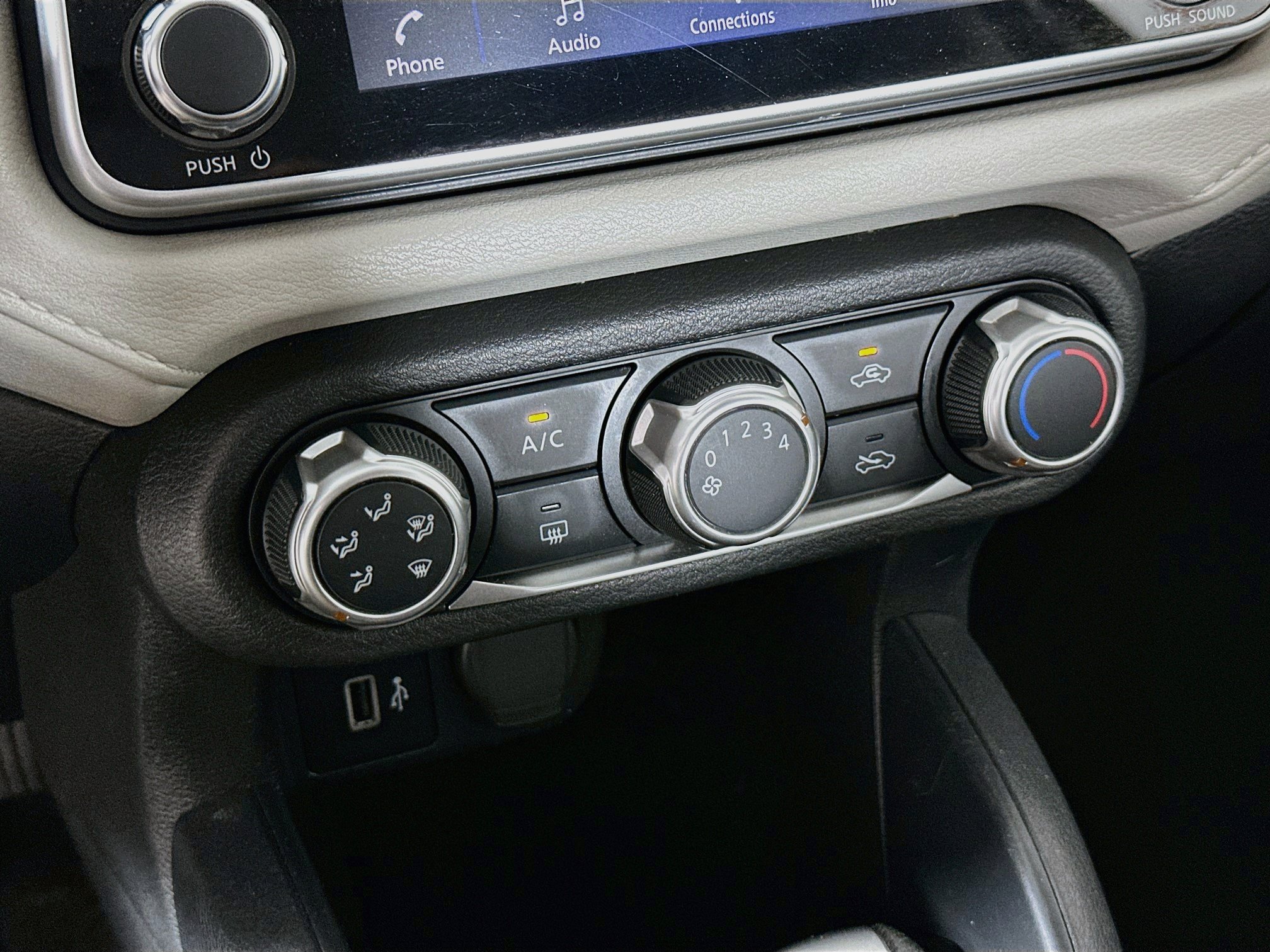 Used 2021 Nissan Versa SV FWD image 22