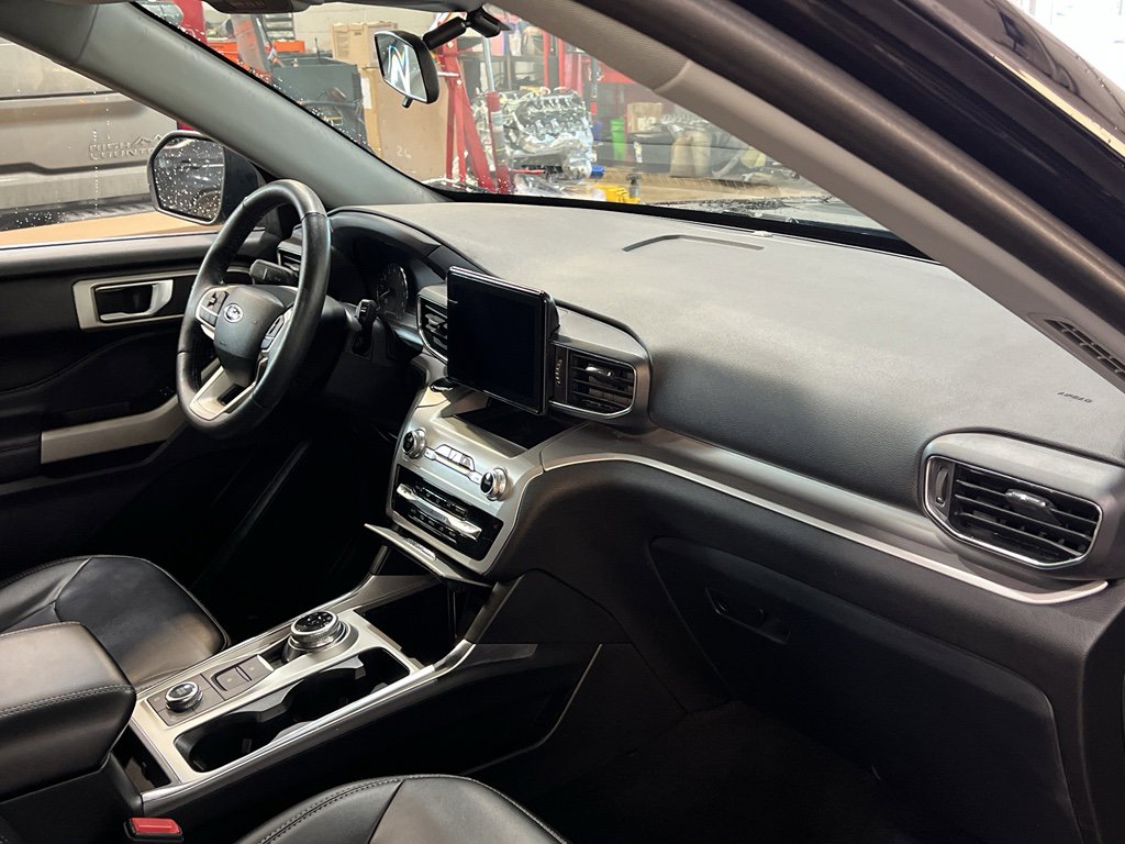 Used 2022 Ford Explorer XLT w/ Equipment Group 202A image 28