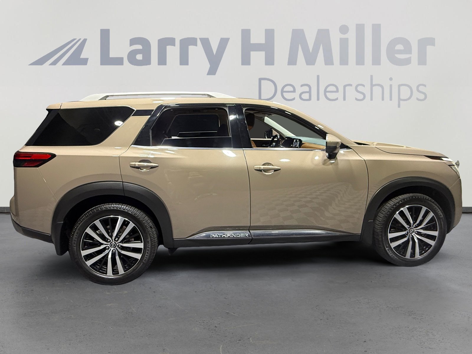 Certified 2024 Nissan Pathfinder Platinum w/ Cargo Package AWD/4WD image 6