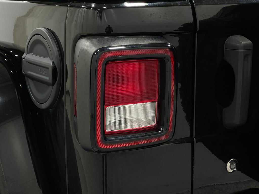 Used 2018 Jeep Wrangler Unlimited Rubicon image 32