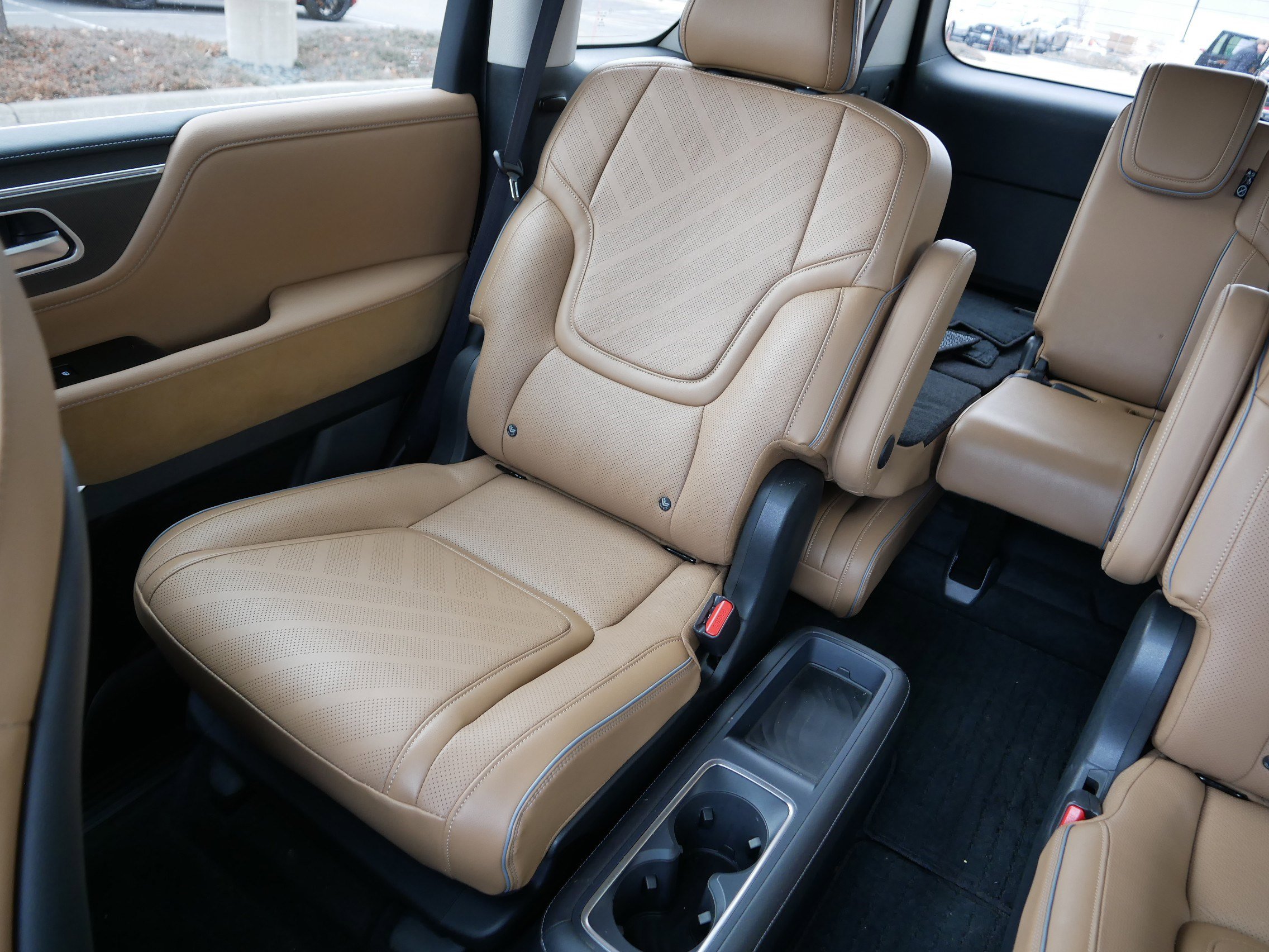 Certified 2025 INFINITI QX80 Luxe image 12