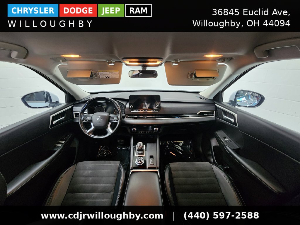 Used 2024 Mitsubishi Outlander AWD image 29