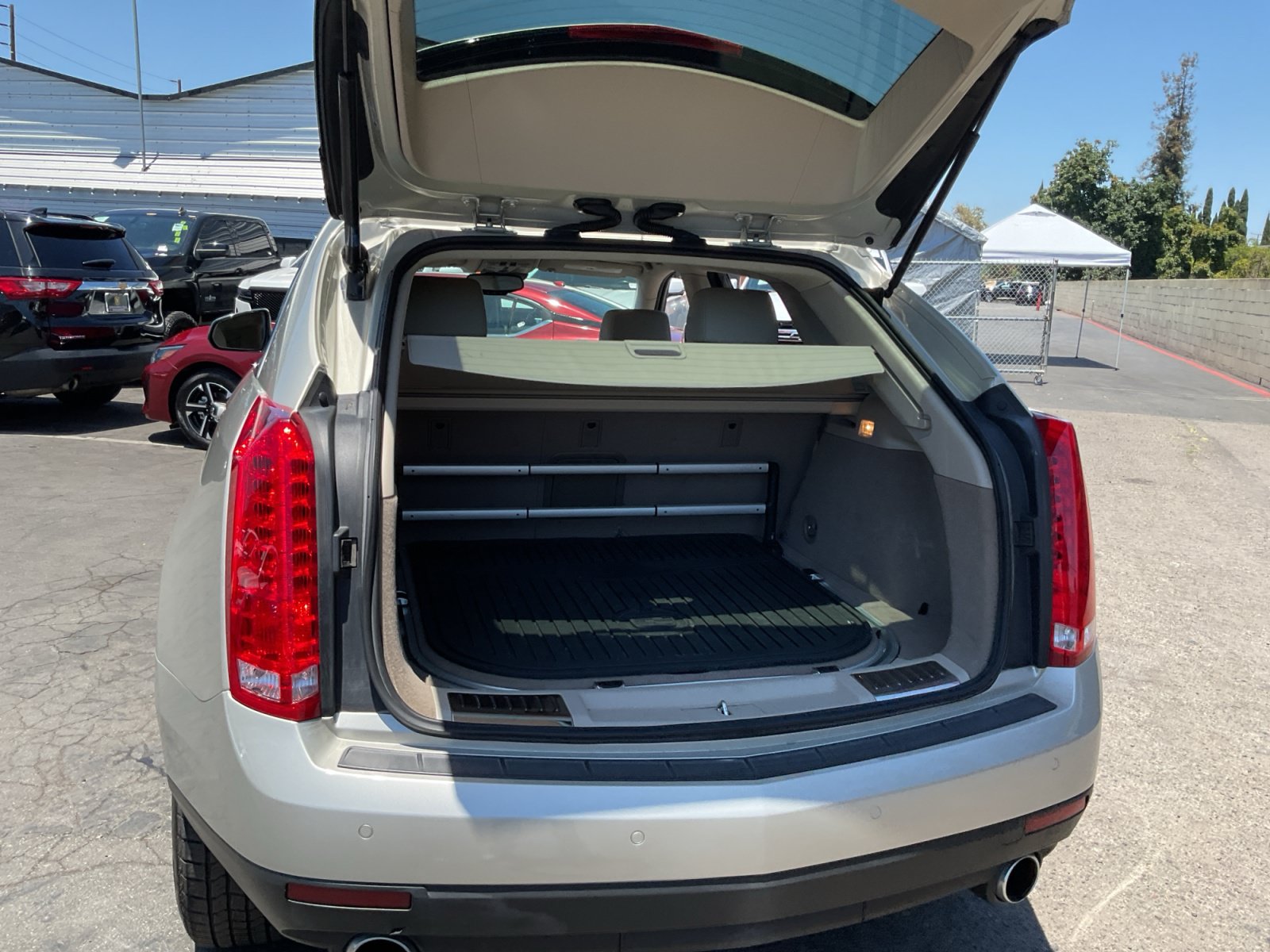 Used 2013 Cadillac SRX Premium w/ LPO, U-Rail D-Rings Package FWD image 25