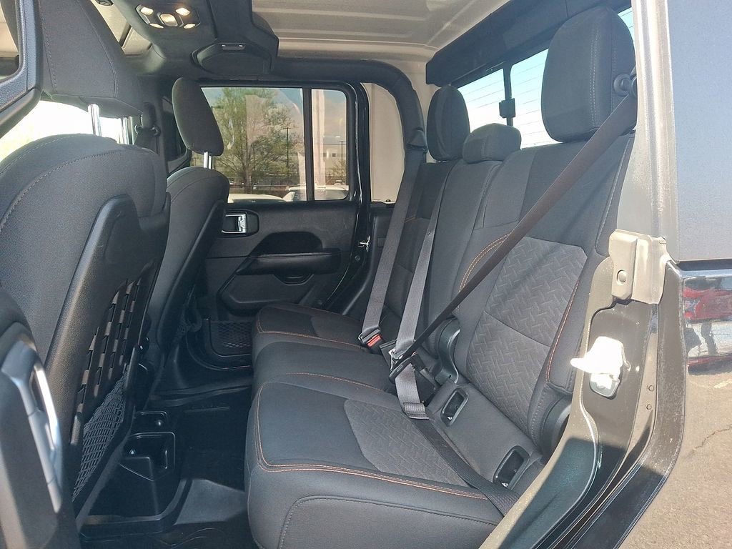 Used 2022 Jeep Gladiator Mojave AWD/4WD image 12