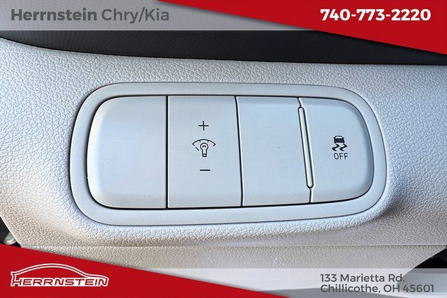 Used 2024 Hyundai Venue SEL image 18