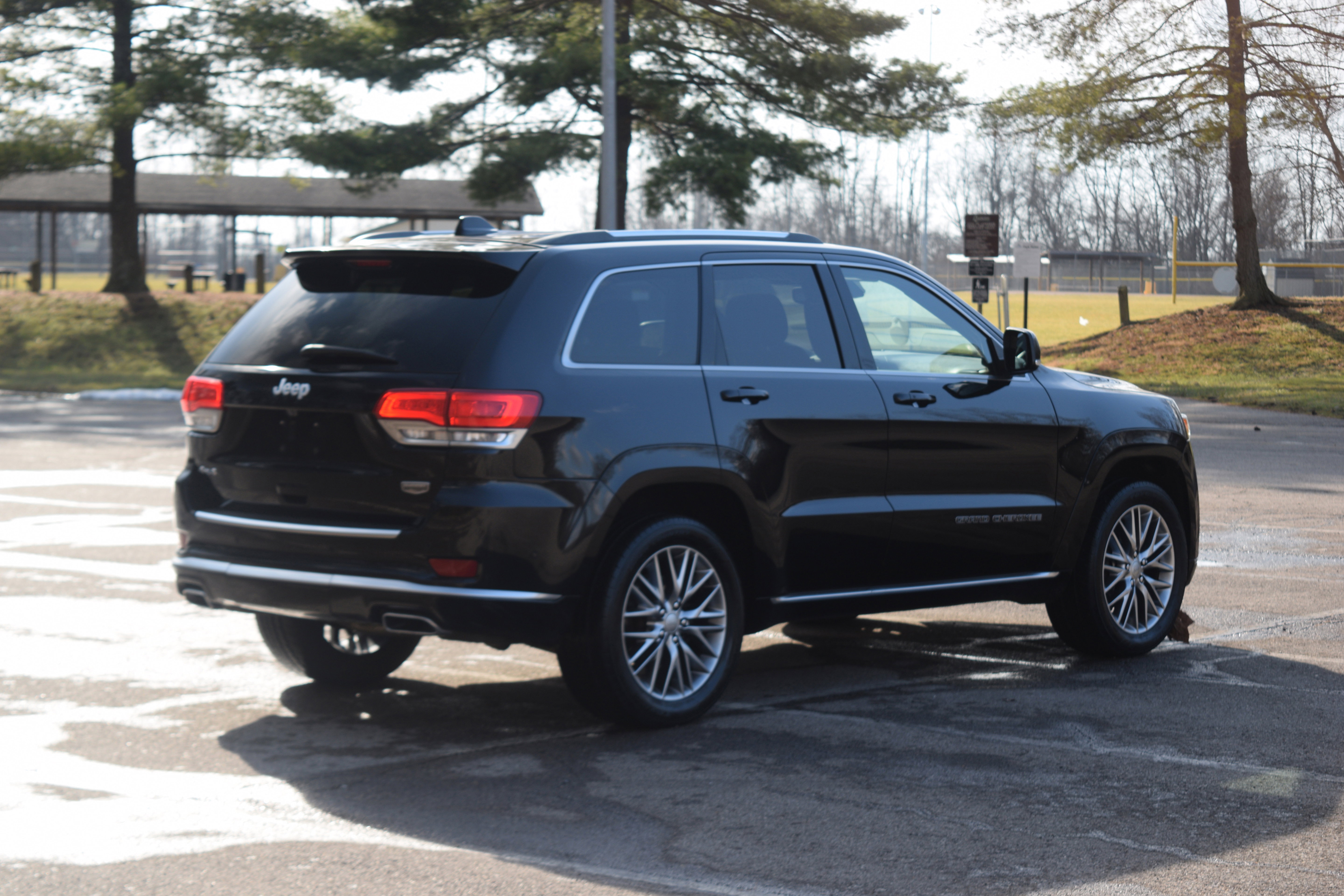 Used 2018 Jeep Grand Cherokee Summit w/ Platinum Series Group image 29