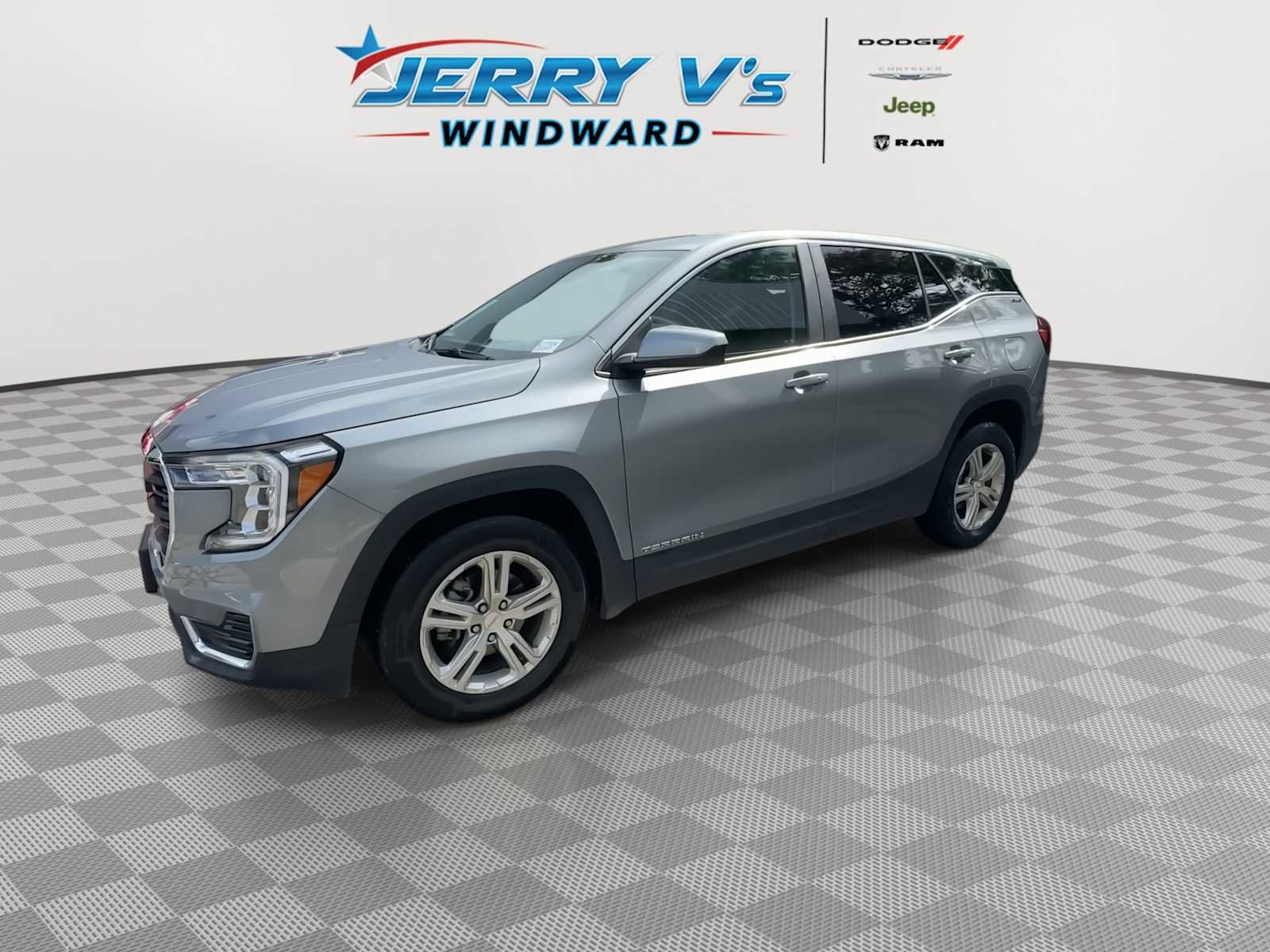 Used 2024 GMC Terrain SLE image 4