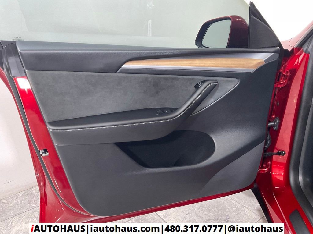 Used 2024 Tesla Model Y Long Range AWD/4WD image 40