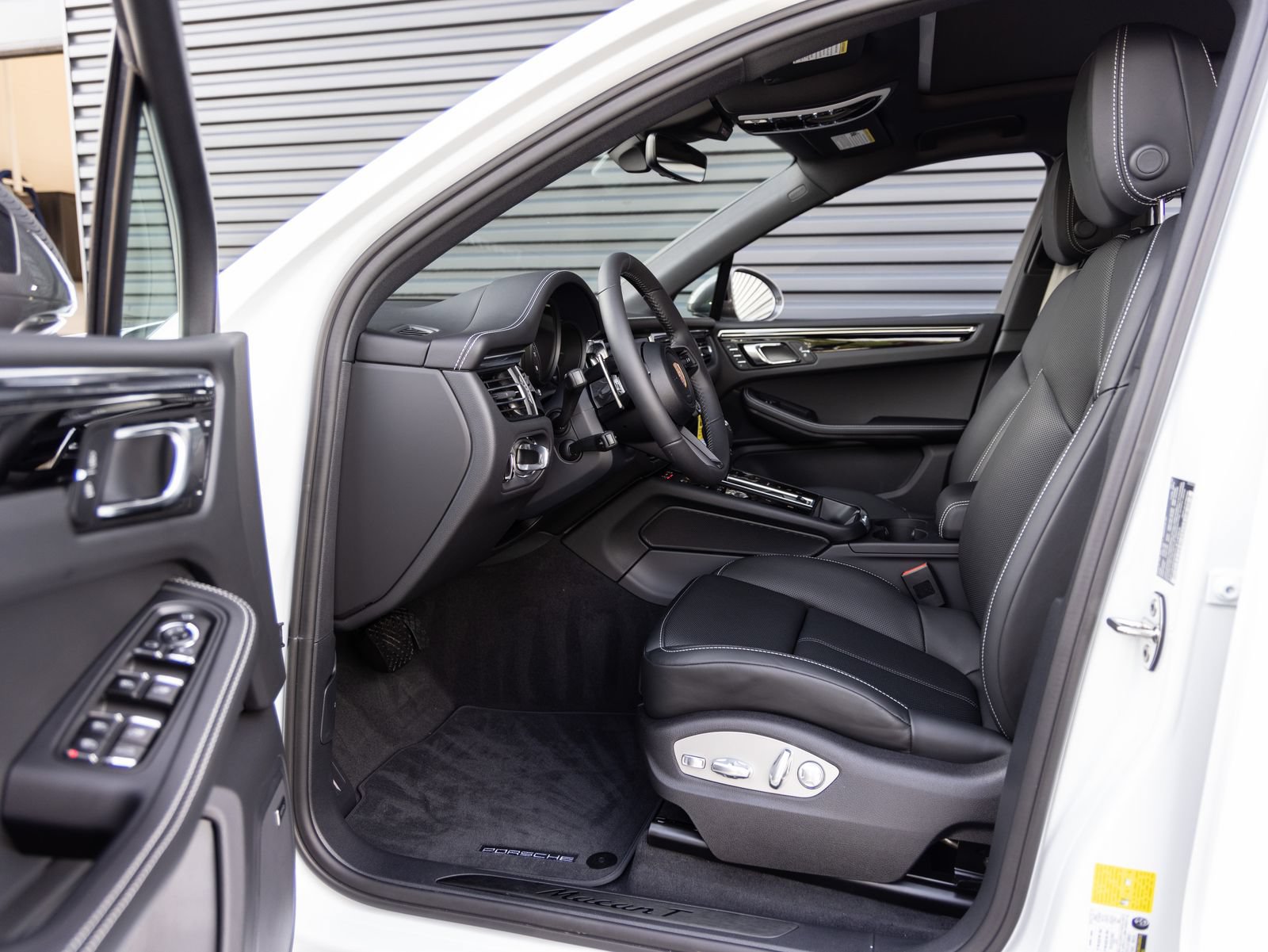 New 2026 Porsche Macan Turbo AWD/4WD image 24