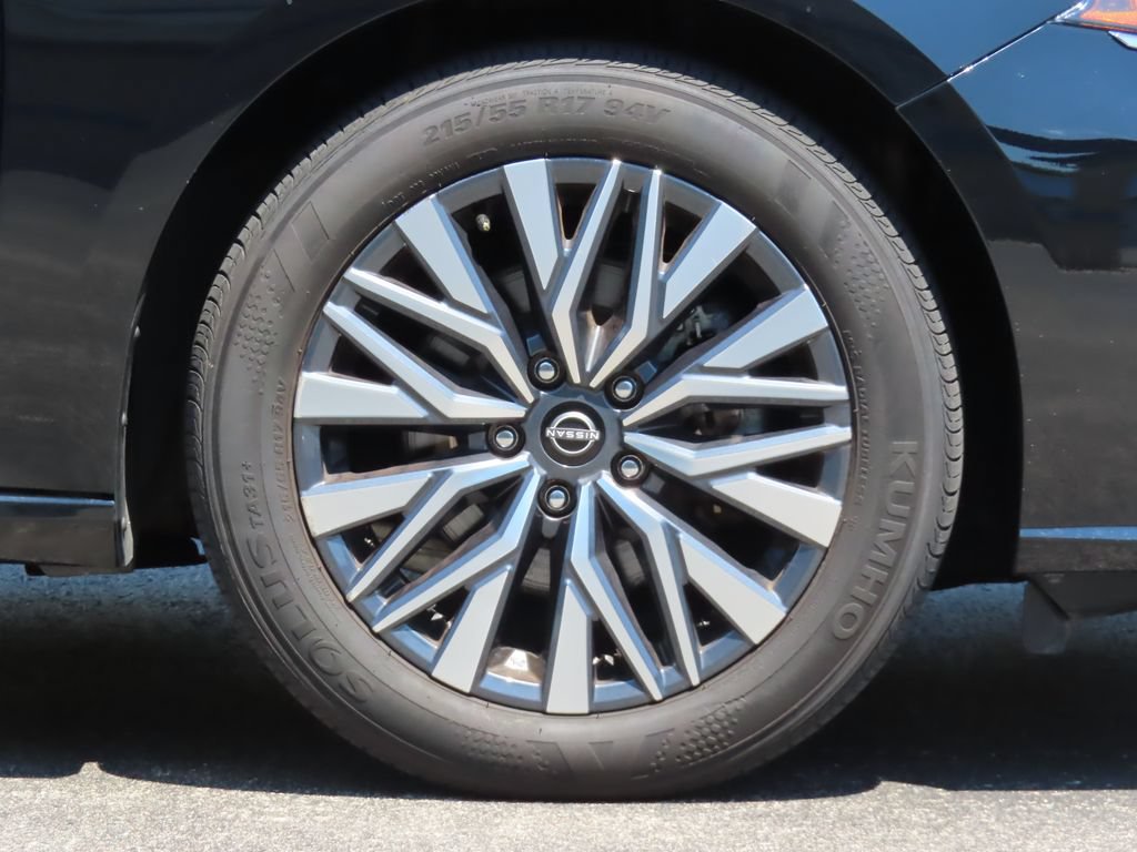 Used 2025 Nissan Altima 2.5 SV FWD image 16