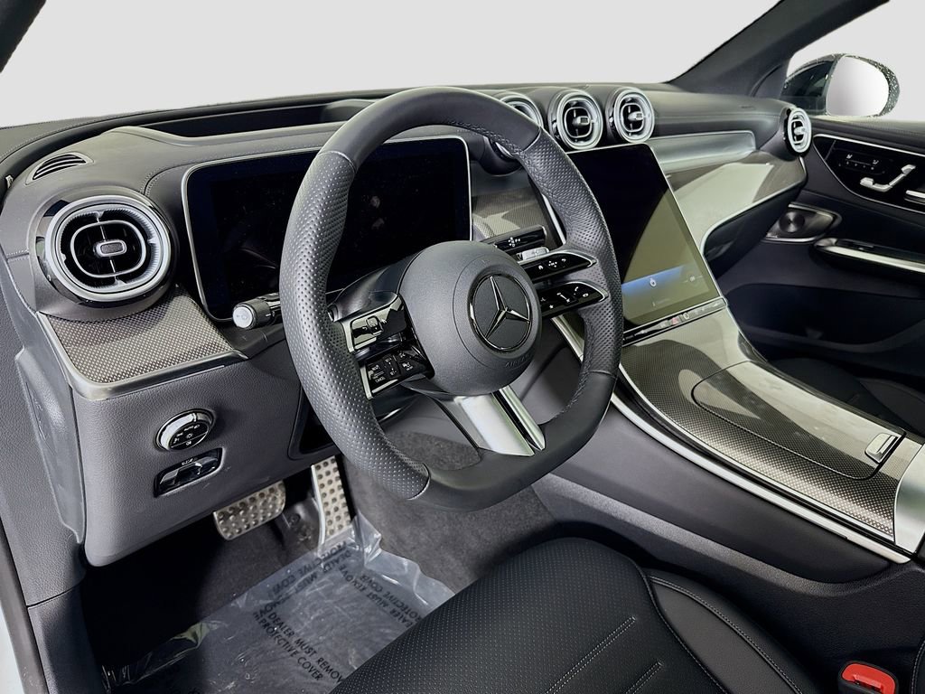 Used 2025 Mercedes-Benz GLC 300 4MATIC w/ AMG Line image 9
