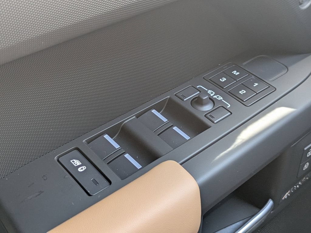New 2026 Land Rover Defender 130 X-Dynamic SE AWD/4WD image 26