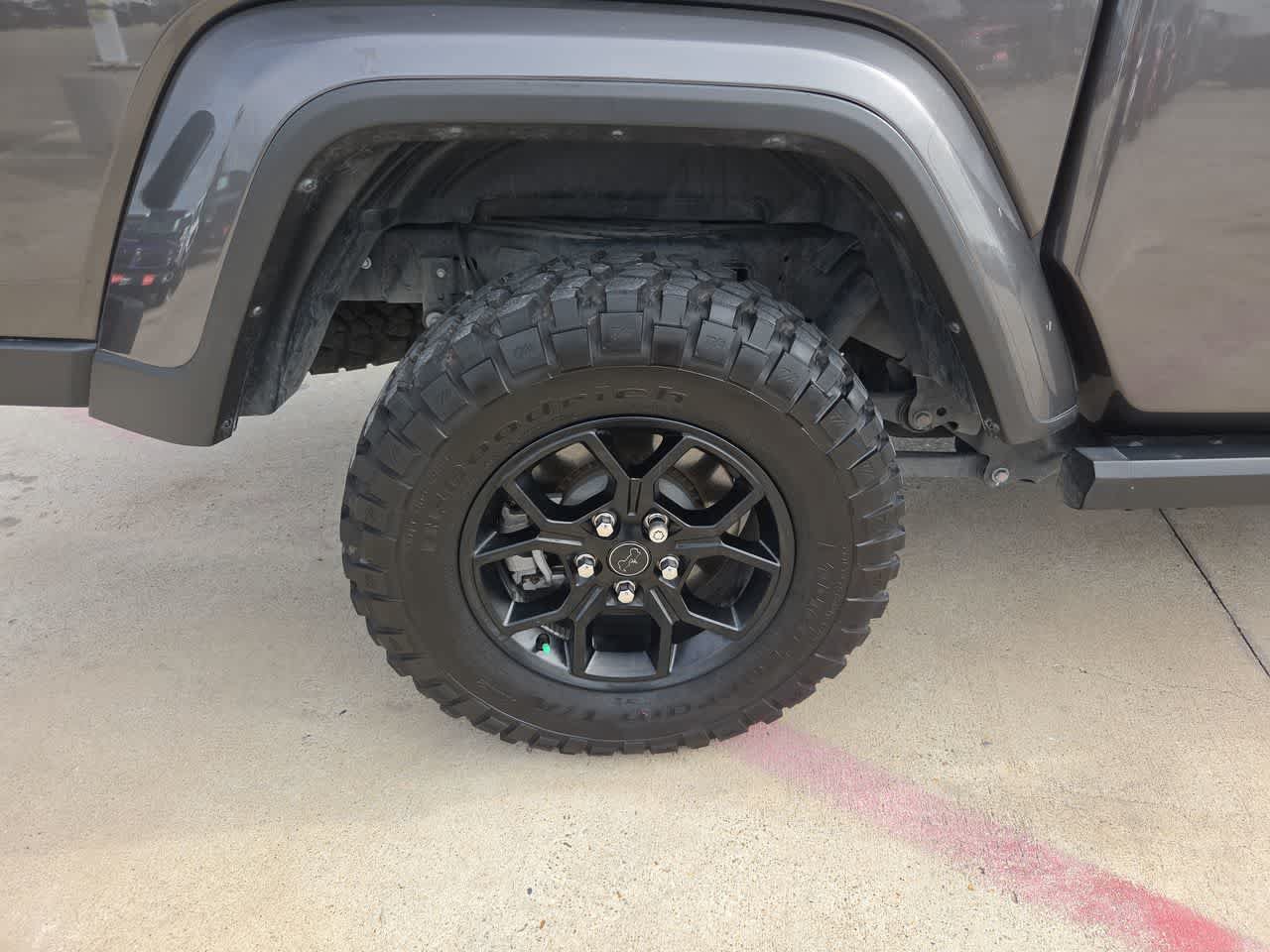 Used 2025 Jeep Gladiator Sport AWD/4WD image 16