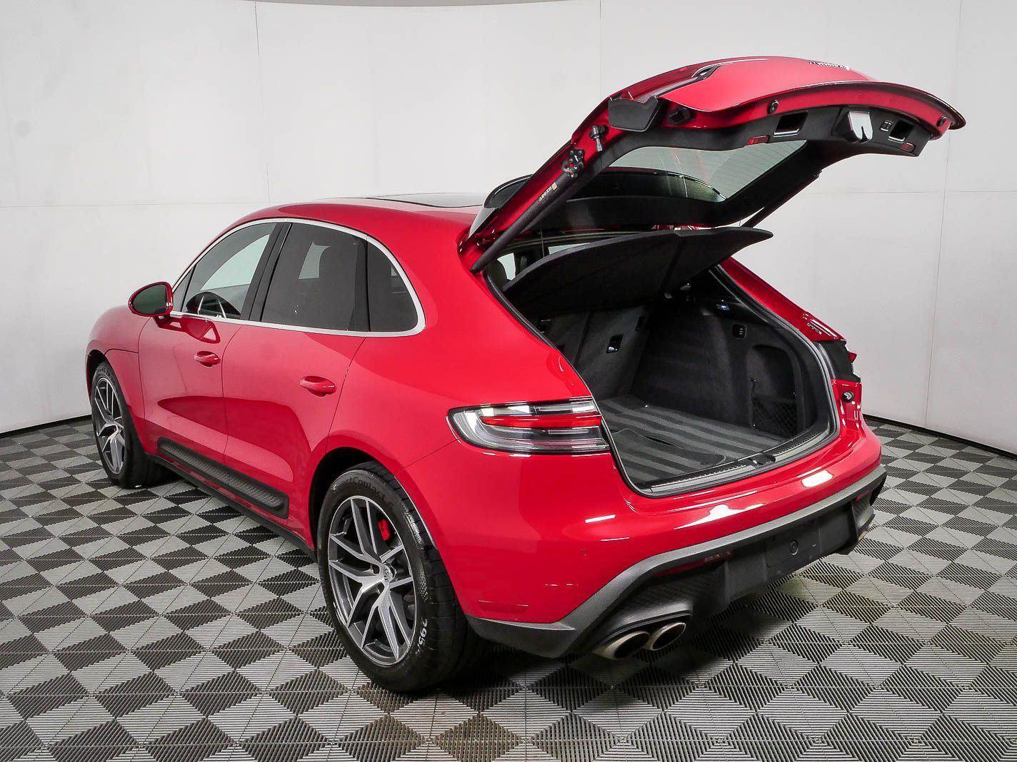 Used 2022 Porsche Macan S AWD/4WD image 31