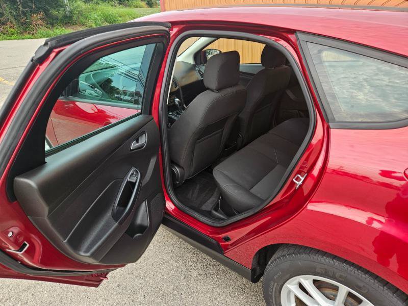 Used 2015 Ford Focus SE FWD image 9