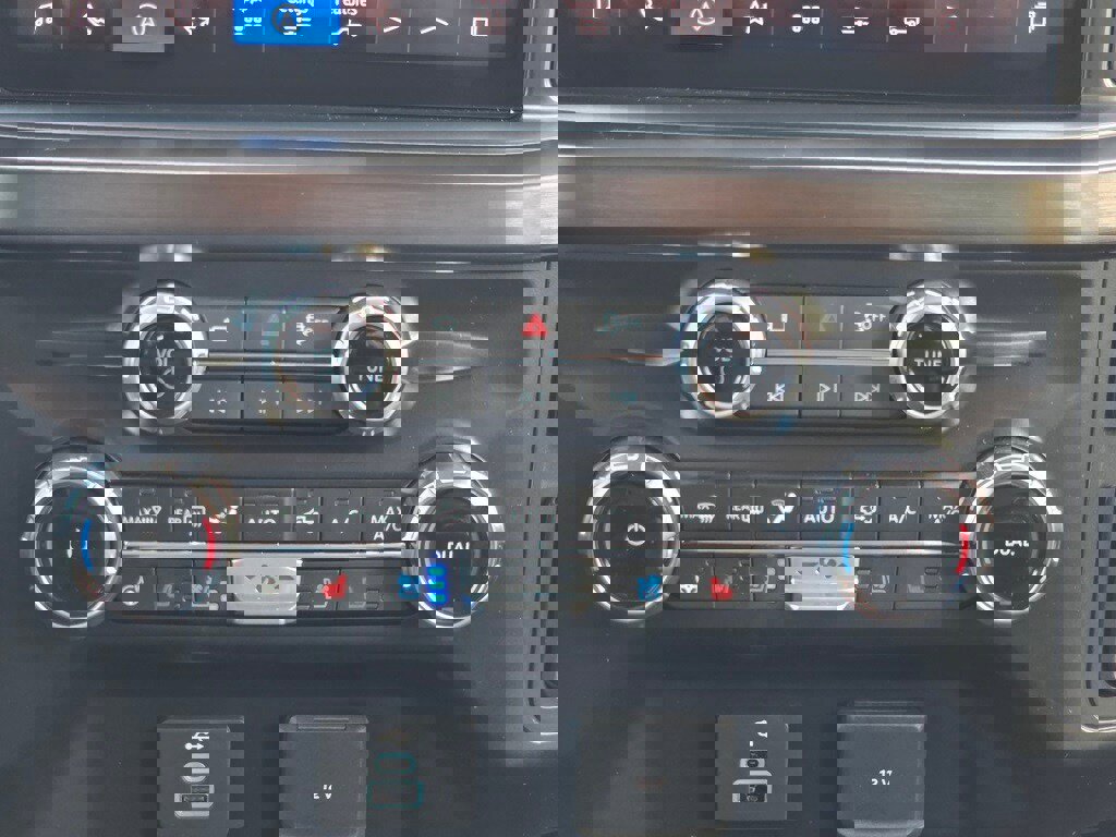 New 2026 Ford F350 Lariat w/ FX4 Off-Road Package image 13