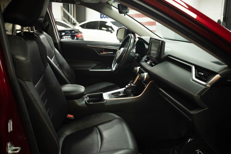 Used 2021 Toyota RAV4 XLE Premium w/ Carpet Mat Package (TMS) FWD image 14