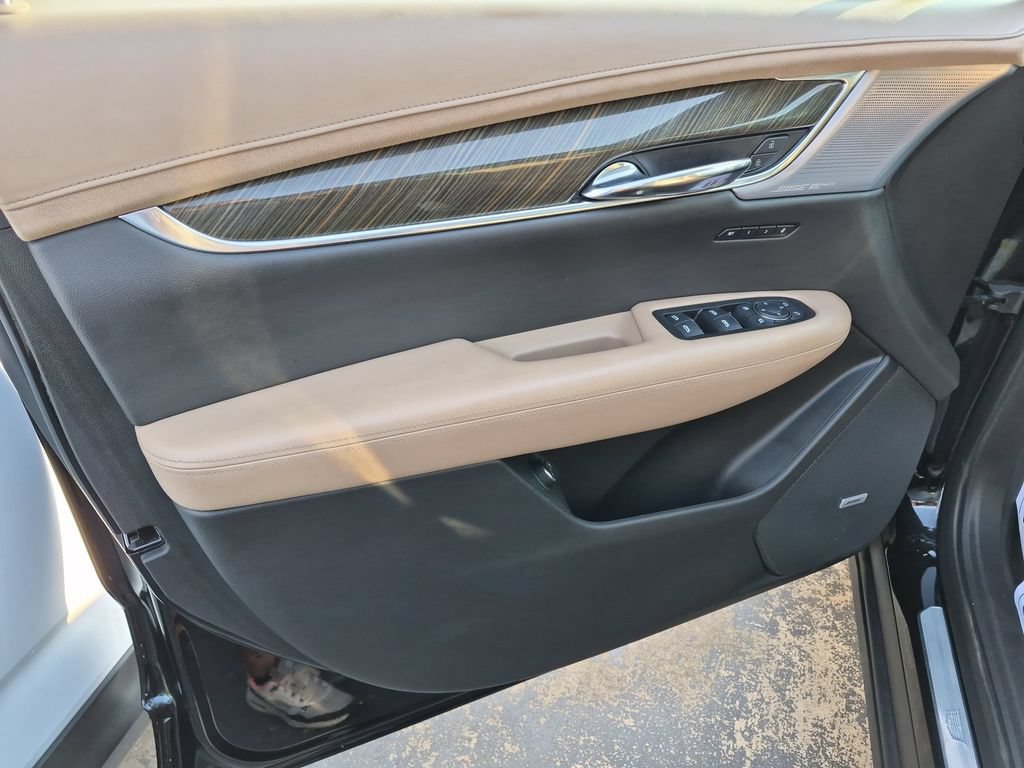 Used 2020 Cadillac XT6 Premium Luxury w/ Platinum Package FWD image 9