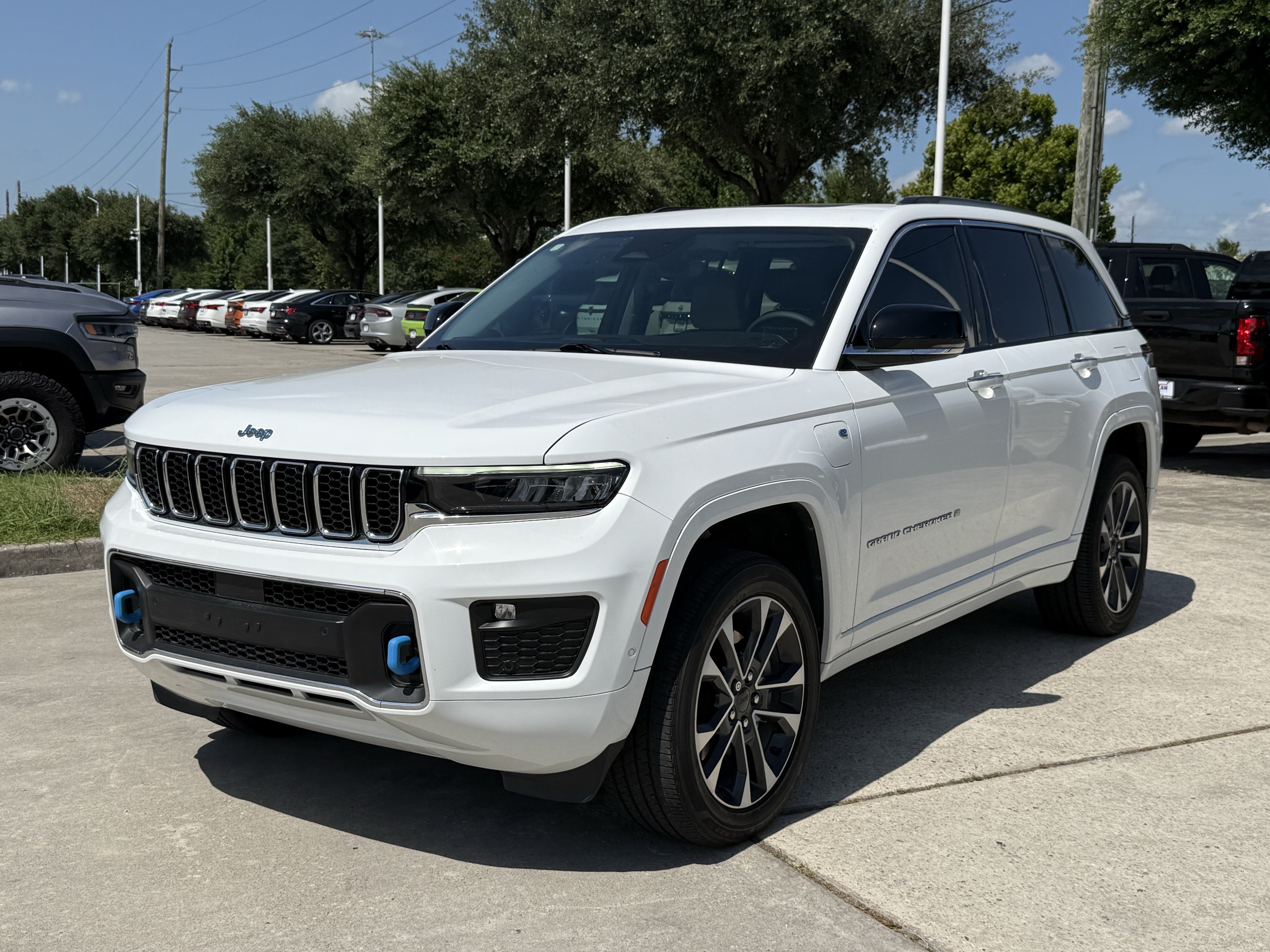 Used 2022 Jeep Grand Cherokee Overland AWD/4WD image 10