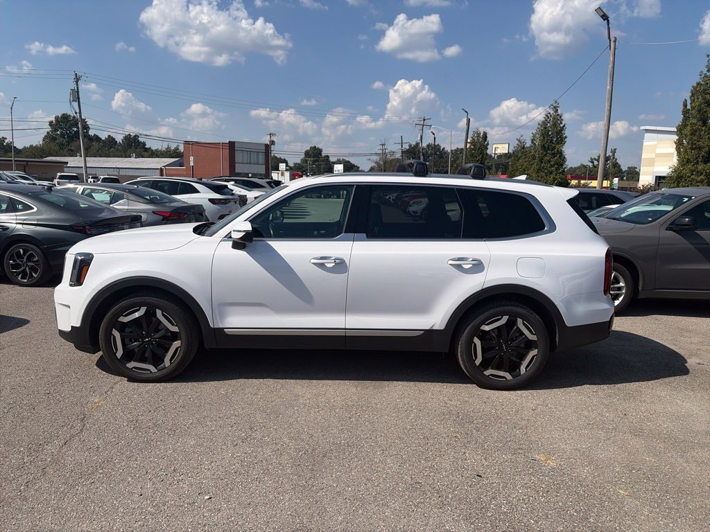 Used 2025 Kia Telluride S AWD/4WD image 3